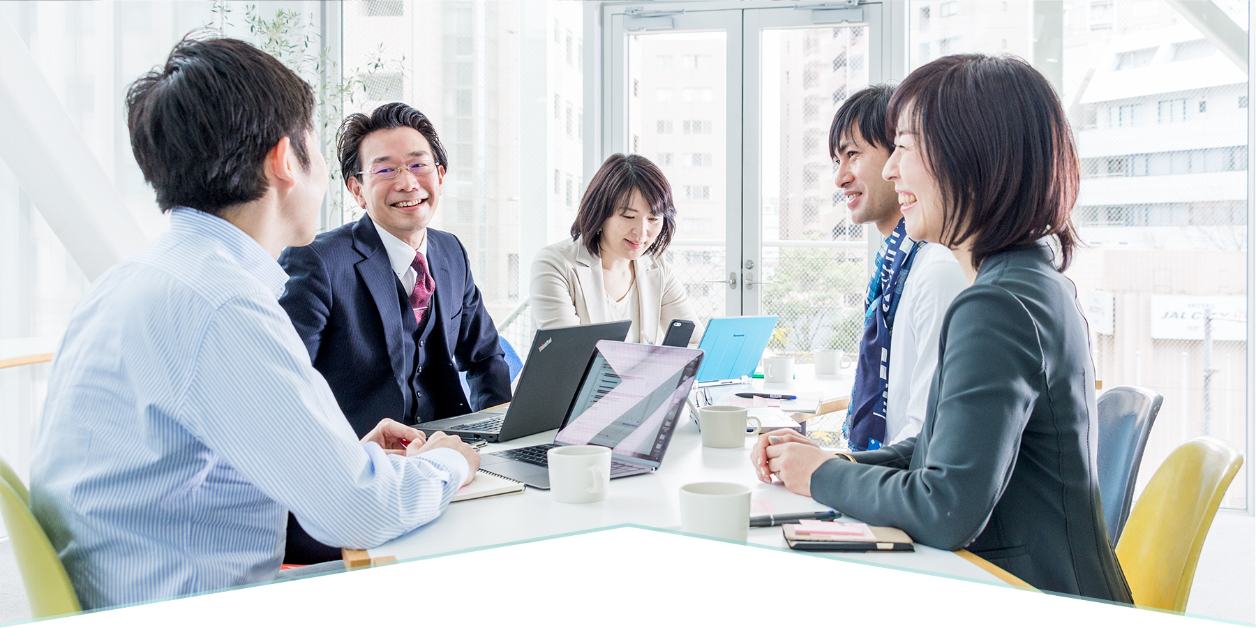 ワーク・ライフバランス社員がミーティングする様子