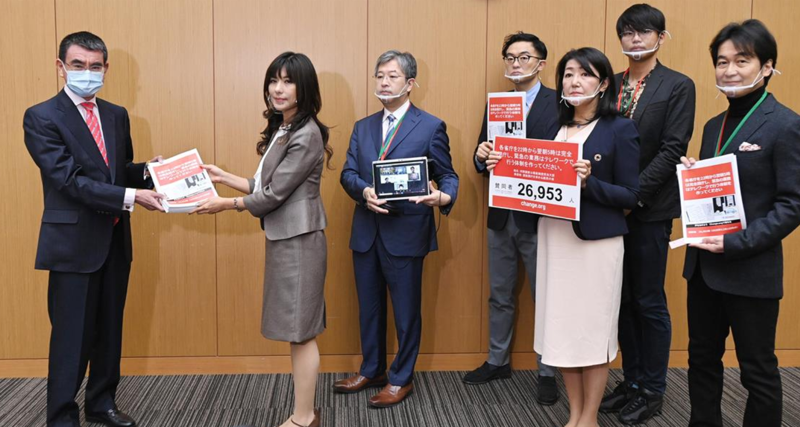 小室淑恵が代表発起人を務める 深夜閉庁を求める国民の会 が河野太郎 国家公務員制度担当大臣へ 提言署名約27 000筆を手交 働き方改革ならワーク ライフバランス