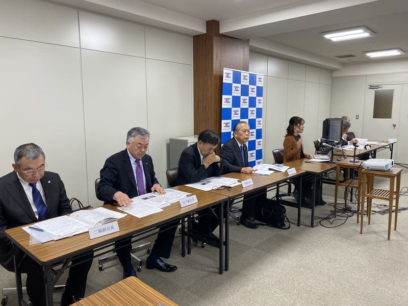 働き方改革実現に関するアンケート調査　発表会の様子