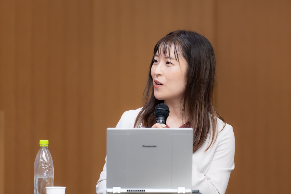 土木業界で働く幸せの可視化イメージ・議論シーンの写真